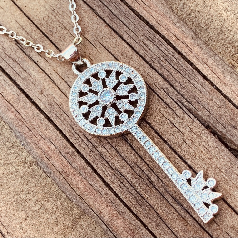 TREASURE ♡ Cubic Zirconia Key GIFT - Picture 11 of 16